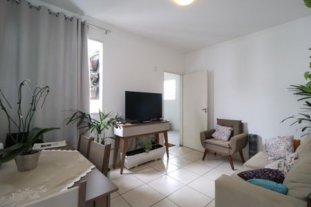 Sala de apartamento para alugar com 2 quartos, 57m² em Gávea, Uberlândia