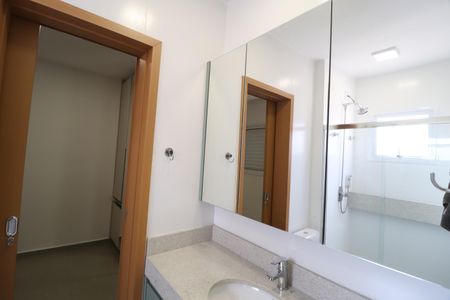 Casa de condomínio para alugar com 81m², 3 quartos e 2 vagasBanheiro das Suítes 2 e 3