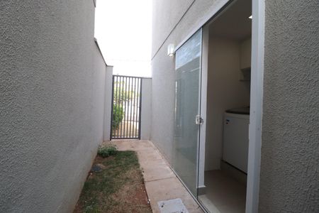 Casa de condomínio para alugar com 81m², 3 quartos e 2 vagasCorredor