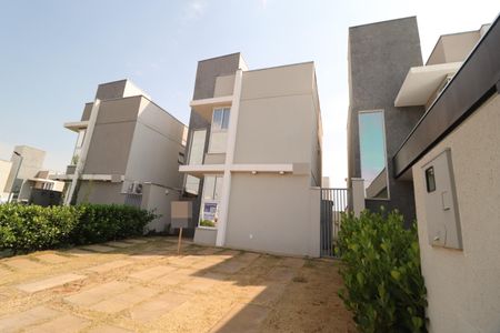Casa de condomínio para alugar com 81m², 3 quartos e 2 vagasFachada
