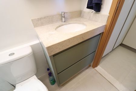 Casa de condomínio para alugar com 81m², 3 quartos e 2 vagasBanheiro da Suíte