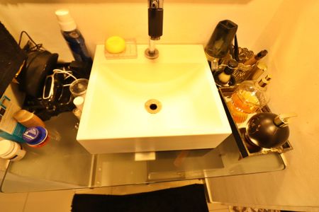 Apartamento à venda com 74m², 2 quartos e 1 vagaBanheiro Social