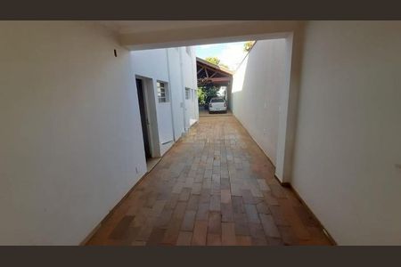 Casa à venda com 276m², 6 quartos e 8 vagas