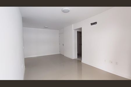 Sala de apartamento para alugar com 2 quartos, 86m² em Barra da Tijuca, Rio de Janeiro