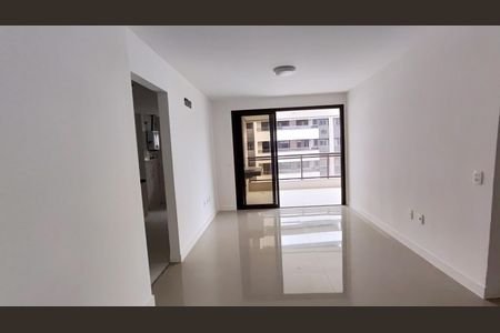 Sala de apartamento para alugar com 2 quartos, 86m² em Barra da Tijuca, Rio de Janeiro