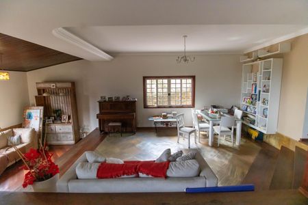 Casa para alugar com 800m², 5 quartos e 2 vagas Casa para alugar com 800m², 5 quartos e 2 vagasSala