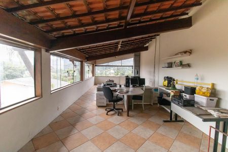 Casa para alugar com 800m², 5 quartos e 2 vagas Casa para alugar com 800m², 5 quartos e 2 vagasTerraço