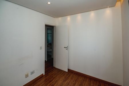 Apartamento à venda com 120m², 4 quartos e 3 vagasQuarto 2