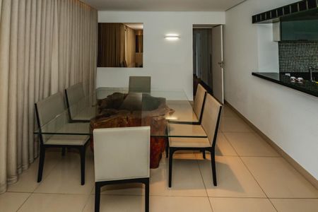 Apartamento à venda com 120m², 4 quartos e 3 vagasSala
