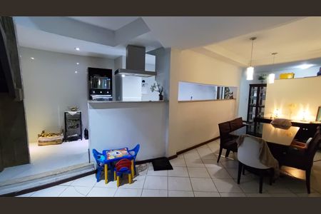 Casa à venda com 665m², 9 quartos e sem vaga Casa à venda com 665m², 9 quartos e sem vagaCozinha