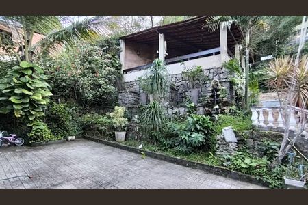 Casa à venda com 665m², 9 quartos e sem vaga Casa à venda com 665m², 9 quartos e sem vagaGaragem