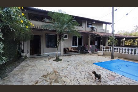 Casa à venda com 665m², 9 quartos e sem vaga Casa à venda com 665m², 9 quartos e sem vagaFachada