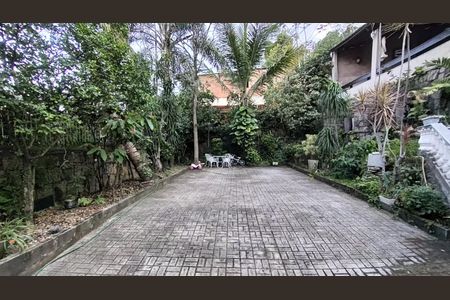 Casa à venda com 665m², 9 quartos e sem vaga Casa à venda com 665m², 9 quartos e sem vagaGaragem