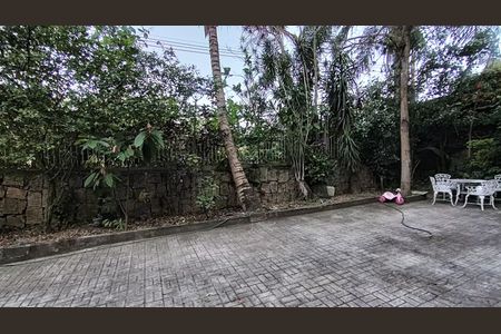 Casa à venda com 665m², 9 quartos e sem vaga Casa à venda com 665m², 9 quartos e sem vagaGaragem