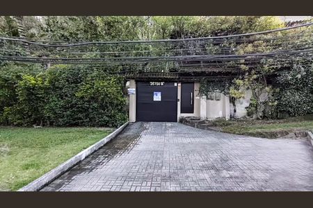 Casa à venda com 665m², 9 quartos e sem vaga Casa à venda com 665m², 9 quartos e sem vagaFachada