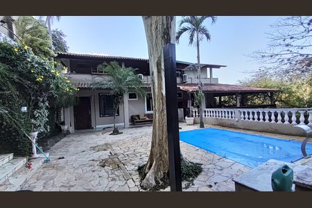 Casa à venda com 665m², 9 quartos e sem vaga Casa à venda com 665m², 9 quartos e sem vagaPiscina