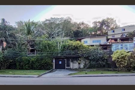 Casa à venda com 665m², 9 quartos e sem vaga Casa à venda com 665m², 9 quartos e sem vagaFachada