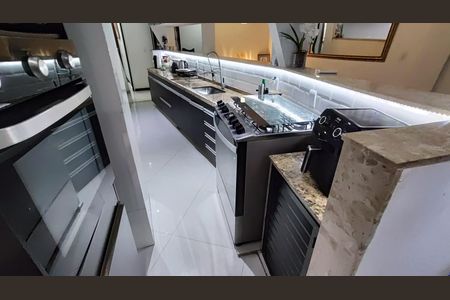 Casa à venda com 665m², 9 quartos e sem vaga Casa à venda com 665m², 9 quartos e sem vagaCozinha