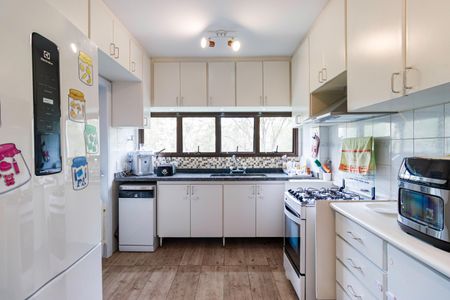 Apartamento à venda com 145m², 4 quartos e 2 vagas Apartamento à venda com 145m², 4 quartos e 2 vagasCozinha