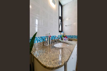 Apartamento à venda com 145m², 4 quartos e 2 vagas Apartamento à venda com 145m², 4 quartos e 2 vagasBanheiro Suíte