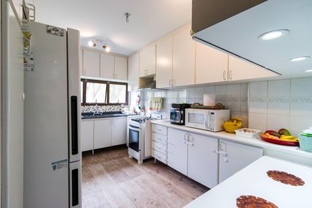 Apartamento à venda com 145m², 4 quartos e 2 vagas Apartamento à venda com 145m², 4 quartos e 2 vagasCozinha