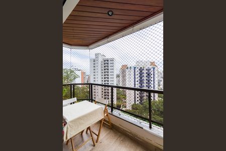 Apartamento à venda com 145m², 4 quartos e 2 vagas Apartamento à venda com 145m², 4 quartos e 2 vagasVaranda Sala