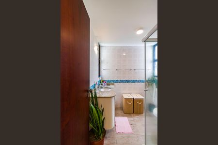 Apartamento à venda com 145m², 4 quartos e 2 vagas Apartamento à venda com 145m², 4 quartos e 2 vagasBanheiro Suíte