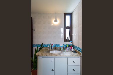 Apartamento à venda com 145m², 4 quartos e 2 vagas Apartamento à venda com 145m², 4 quartos e 2 vagasBanheiro Suíte