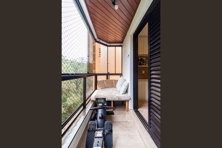 Apartamento à venda com 145m², 4 quartos e 2 vagas Apartamento à venda com 145m², 4 quartos e 2 vagasVaranda Suíte