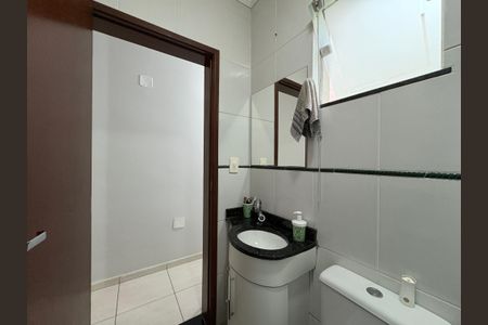 Casa à venda com 130m², 3 quartos e 2 vagas Casa à venda com 130m², 3 quartos e 2 vagasBanheiro 2