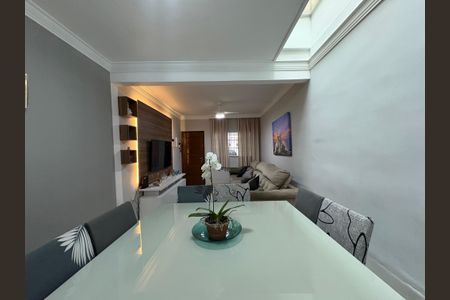 Casa à venda com 130m², 3 quartos e 2 vagas Casa à venda com 130m², 3 quartos e 2 vagasSala