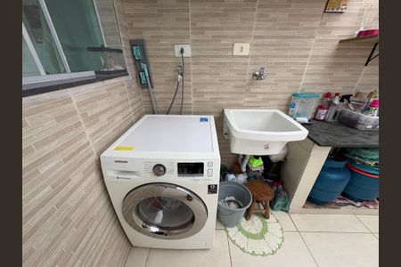 Casa à venda com 130m², 3 quartos e 2 vagas Casa à venda com 130m², 3 quartos e 2 vagasLavanderia