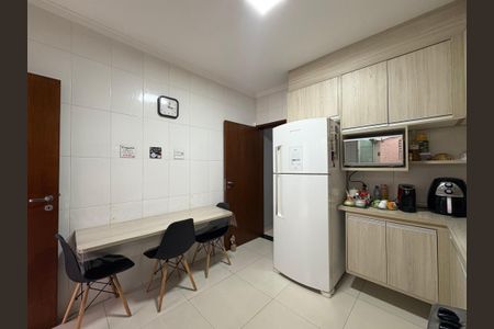 Casa à venda com 130m², 3 quartos e 2 vagas Casa à venda com 130m², 3 quartos e 2 vagasCozinha