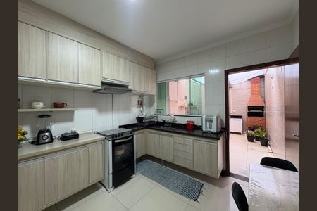 Casa à venda com 130m², 3 quartos e 2 vagas Casa à venda com 130m², 3 quartos e 2 vagasCozinha