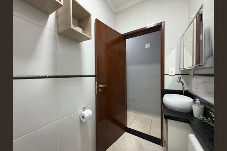 Casa à venda com 130m², 3 quartos e 2 vagas Casa à venda com 130m², 3 quartos e 2 vagasLavabo