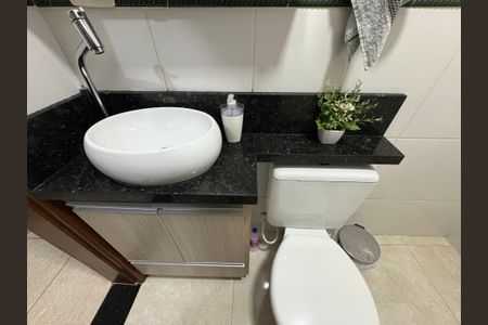 Casa à venda com 130m², 3 quartos e 2 vagas Casa à venda com 130m², 3 quartos e 2 vagasBanheiro 1