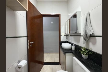 Casa à venda com 130m², 3 quartos e 2 vagas Casa à venda com 130m², 3 quartos e 2 vagasLavabo