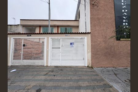 Casa à venda com 130m², 3 quartos e 2 vagas Casa à venda com 130m², 3 quartos e 2 vagasFachada