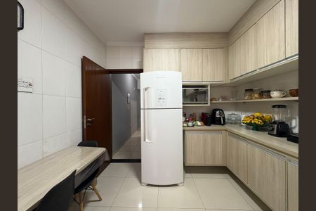 Casa à venda com 130m², 3 quartos e 2 vagas Casa à venda com 130m², 3 quartos e 2 vagasCozinha