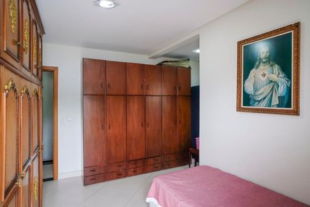 Casa à venda com 249m², 3 quartos e 3 vagasSuíte 2