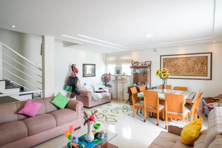 Casa à venda com 249m², 3 quartos e 3 vagasSala