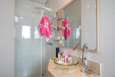 Casa à venda com 249m², 3 quartos e 3 vagasBanheiro da Suíte 1