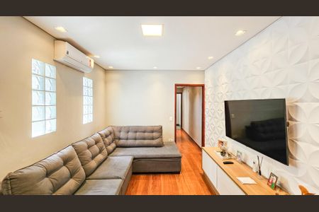 Casa à venda com 185m², 3 quartos e 2 vagas Casa à venda com 185m², 3 quartos e 2 vagasSala