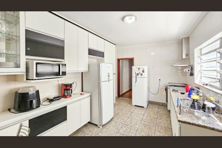 Casa à venda com 185m², 3 quartos e 2 vagas Casa à venda com 185m², 3 quartos e 2 vagasCozinha