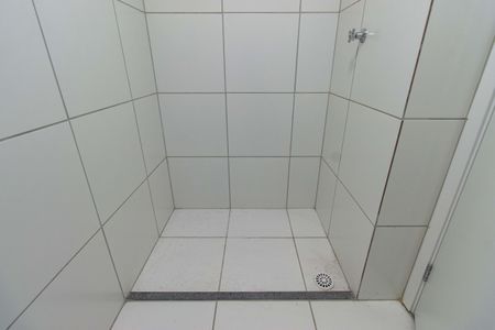 Banheiro de kitnet/studio para alugar com 1 quarto, 26m² em Liberdade, São Paulo