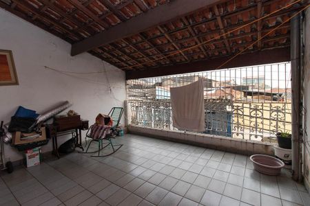 Casa à venda com 200m², 3 quartos e 2 vagas Casa à venda com 200m², 3 quartos e 2 vagasVaranda