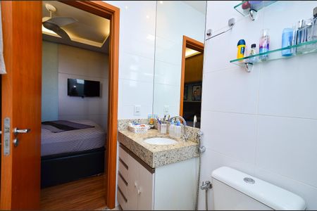 Apartamento à venda com 57m², 2 quartos e 2 vagas Apartamento à venda com 57m², 2 quartos e 2 vagasBanheiro da Suíte