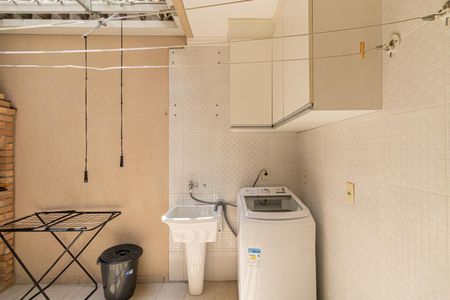 Casa à venda com 90m², 3 quartos e 2 vagas Casa à venda com 90m², 3 quartos e 2 vagasÁrea de Serviço