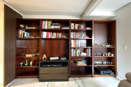 Detalhe da Sala de apartamento para alugar com 1 quarto, 80m² em Lourdes, Belo Horizonte