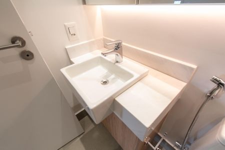 Apartamento à venda com 84m², 2 quartos e 2 vagas Apartamento à venda com 84m², 2 quartos e 2 vagasBanheiro da suíte 2